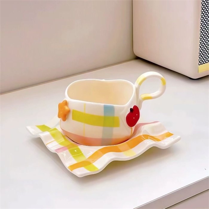Дизайнерская керамическая чайная пара «Яблочный Неон» / J.Whale Creative Plaid Cup & Saucer Set 10185 - Onlainsale HOME